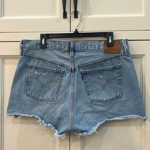 Levi’s 501 Original Shorts Classic Light Blue Denim Wash Frayed Womens Size 33